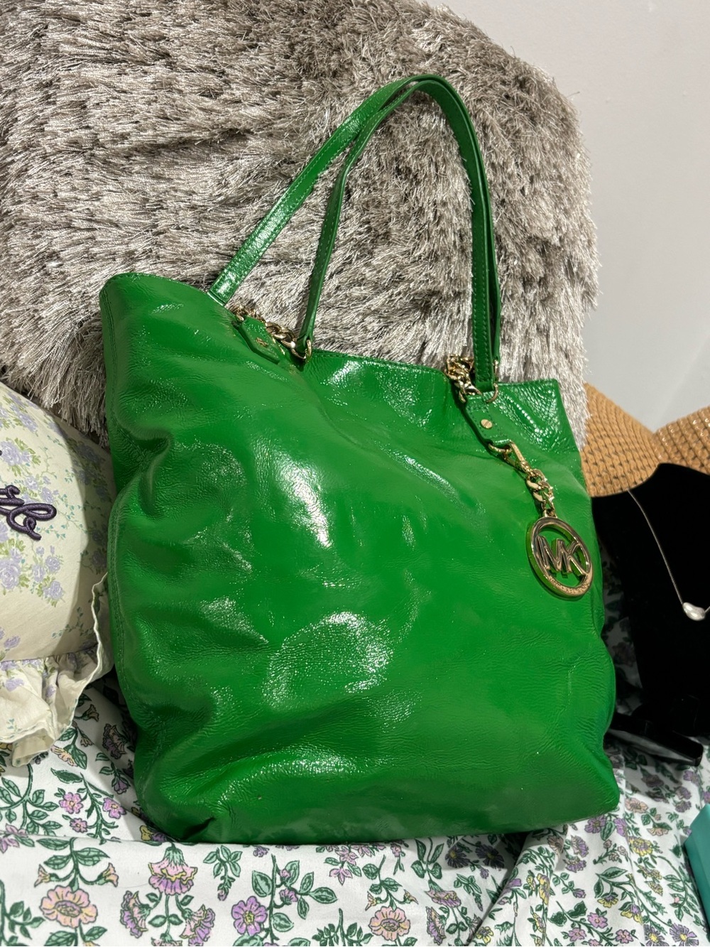Michael Kors Emerald Green Patent Leather Tote with Gold MK Charm - Picture 14 of 16